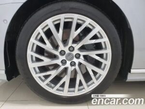 Audi A8 55 TFSI 4WD LWB 2021 года из Южной Кореи