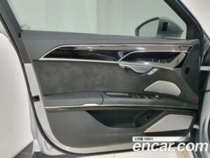 Audi A8 55 TFSI 4WD LWB 2021 года из Южной Кореи