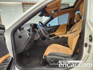 Lexus ES Luxury Plus 2022 года из Южной Кореи