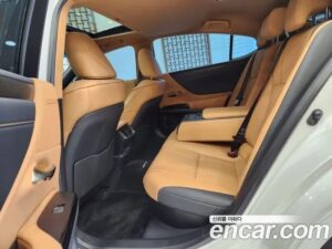 Lexus ES Luxury Plus 2022 года из Южной Кореи