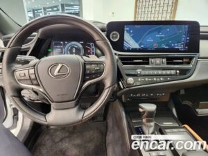 Lexus ES Luxury Plus 2022 года из Южной Кореи