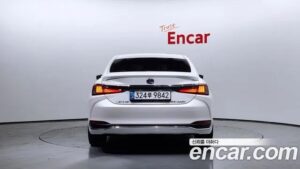 Lexus ES Luxury 2021 года из Южной Кореи