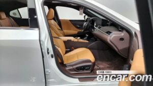 Lexus ES Luxury 2021 года из Южной Кореи