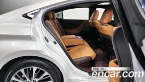 Lexus ES Luxury 2021 года из Южной Кореи