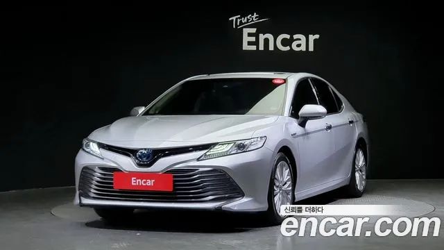 Toyota Camry 2.5 XLE HYBRID 2019 года из Кореи