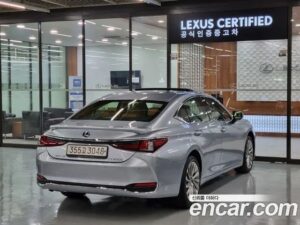 Lexus ES Luxury Plus 2022 года из Южной Кореи