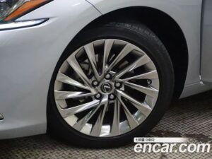 Lexus ES Luxury Plus 2022 года из Южной Кореи