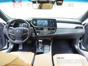 Lexus ES Luxury Plus 2022 года из Южной Кореи