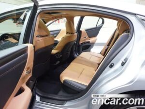 Lexus ES Luxury Plus 2022 года из Южной Кореи
