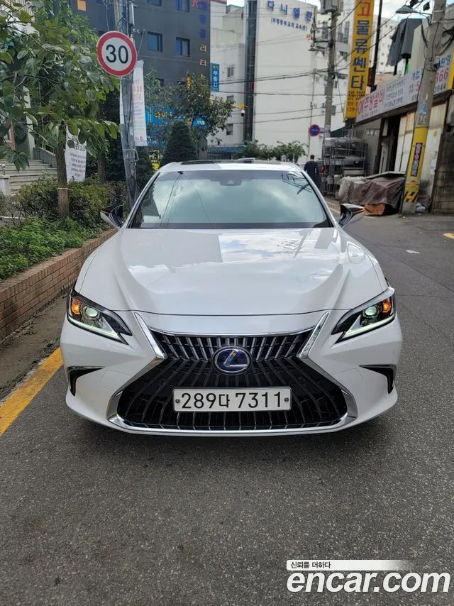 Lexus ES Luxury Plus 2022 года из Кореи