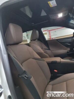 Lexus ES Luxury Plus 2022 года из Южной Кореи