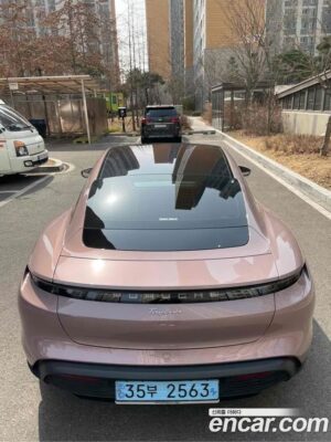 Porsche Taycan Base 2022 года из Южной Кореи