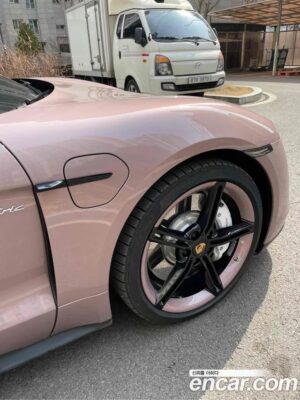 Porsche Taycan Base 2022 года из Южной Кореи