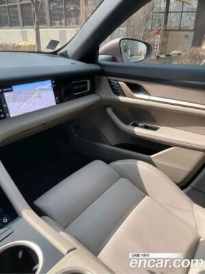 Porsche Taycan Base 2022 года из Южной Кореи