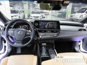 Lexus ES Luxury Plus 2022 года из Южной Кореи