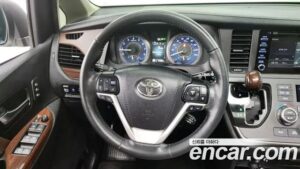 Toyota Sienna 3.5 AWD 2020 года из Южной Кореи