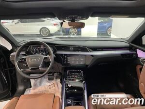Audi e-tron 55 4WD 2022 года из Южной Кореи
