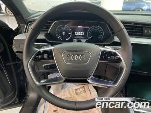 Audi e-tron 55 4WD 2022 года из Южной Кореи