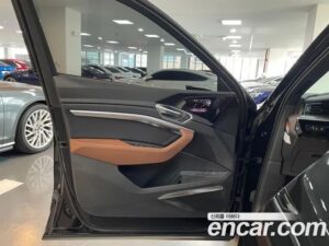 Audi e-tron 55 4WD 2022 года из Южной Кореи