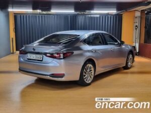 Lexus ES Luxury Plus 2022 года из Южной Кореи