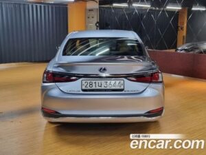 Lexus ES Luxury Plus 2022 года из Южной Кореи