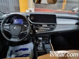 Lexus ES Luxury Plus 2022 года из Южной Кореи
