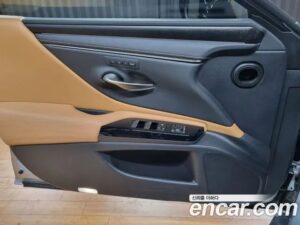 Lexus ES Luxury Plus 2022 года из Южной Кореи