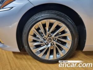 Lexus ES Luxury Plus 2022 года из Южной Кореи