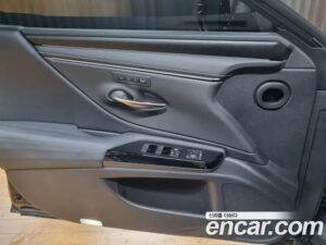 Lexus ES Luxury Plus 2022 года из Южной Кореи