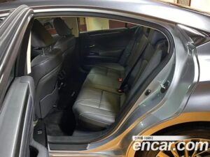 Lexus ES Luxury Plus 2022 года из Южной Кореи