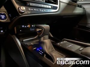 Lexus ES Luxury Plus 2022 года из Южной Кореи
