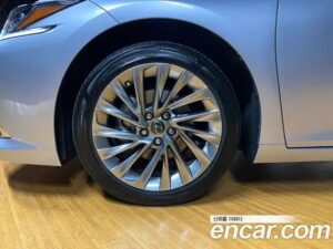 Lexus ES Luxury Plus 2022 года из Южной Кореи