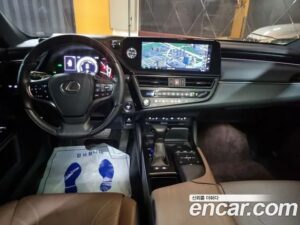 Lexus ES Executive 2022 года из Южной Кореи