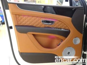 Bentley Bentayga 4.0 V8 2022 года из Южной Кореи