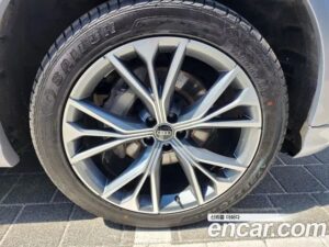 Audi Q8 50 TDI 4WD Premium 2021 года из Южной Кореи