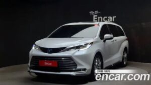 Toyota Sienna 2.5 HYBRID 2WD 2022 года из Южной Кореи