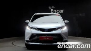 Toyota Sienna 2.5 HYBRID 2WD 2022 года из Южной Кореи