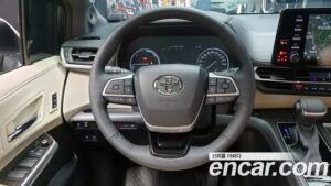 Toyota Sienna 2.5 HYBRID 2WD 2022 года из Южной Кореи