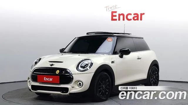 Mini Cooper DEFAULT 2021 года из Кореи