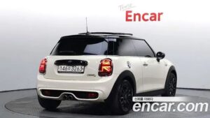 Mini Cooper DEFAULT 2021 года из Южной Кореи