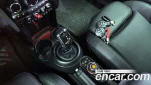Mini Cooper DEFAULT 2021 года из Южной Кореи