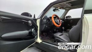 Mini Cooper DEFAULT 2021 года из Южной Кореи