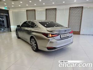 Lexus ES Luxury 2021 года из Южной Кореи