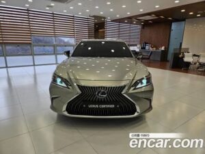 Lexus ES Luxury 2021 года из Южной Кореи