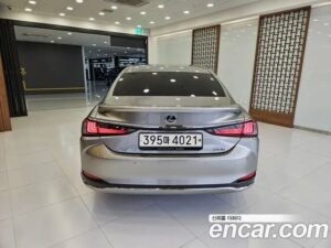 Lexus ES Luxury 2021 года из Южной Кореи