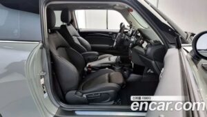 Mini Cooper CLASSIC 2023 года из Южной Кореи