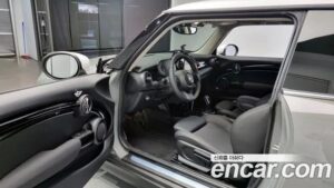 Mini Cooper CLASSIC 2023 года из Южной Кореи