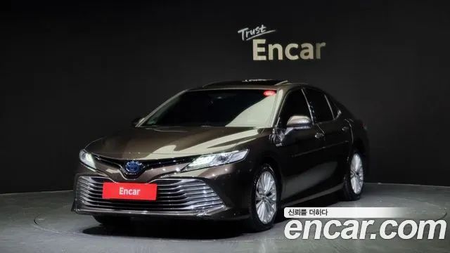 Toyota Camry 2.5 XLE HYBRID 2019 года из Кореи