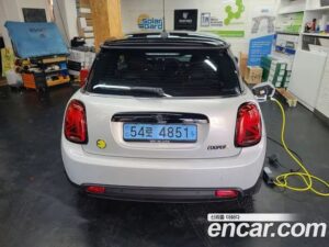 Mini Cooper SE ELECTRIC 2022 года из Южной Кореи