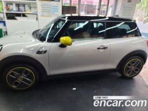 Mini Cooper SE ELECTRIC 2022 года из Южной Кореи